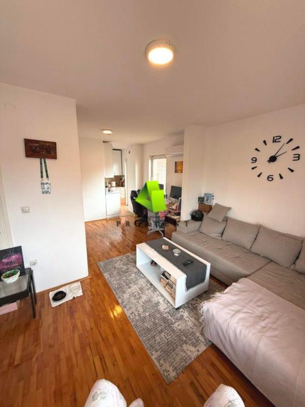 Glavna slika -Dvosoban stan sa stvarima na Panteleju ID#7181