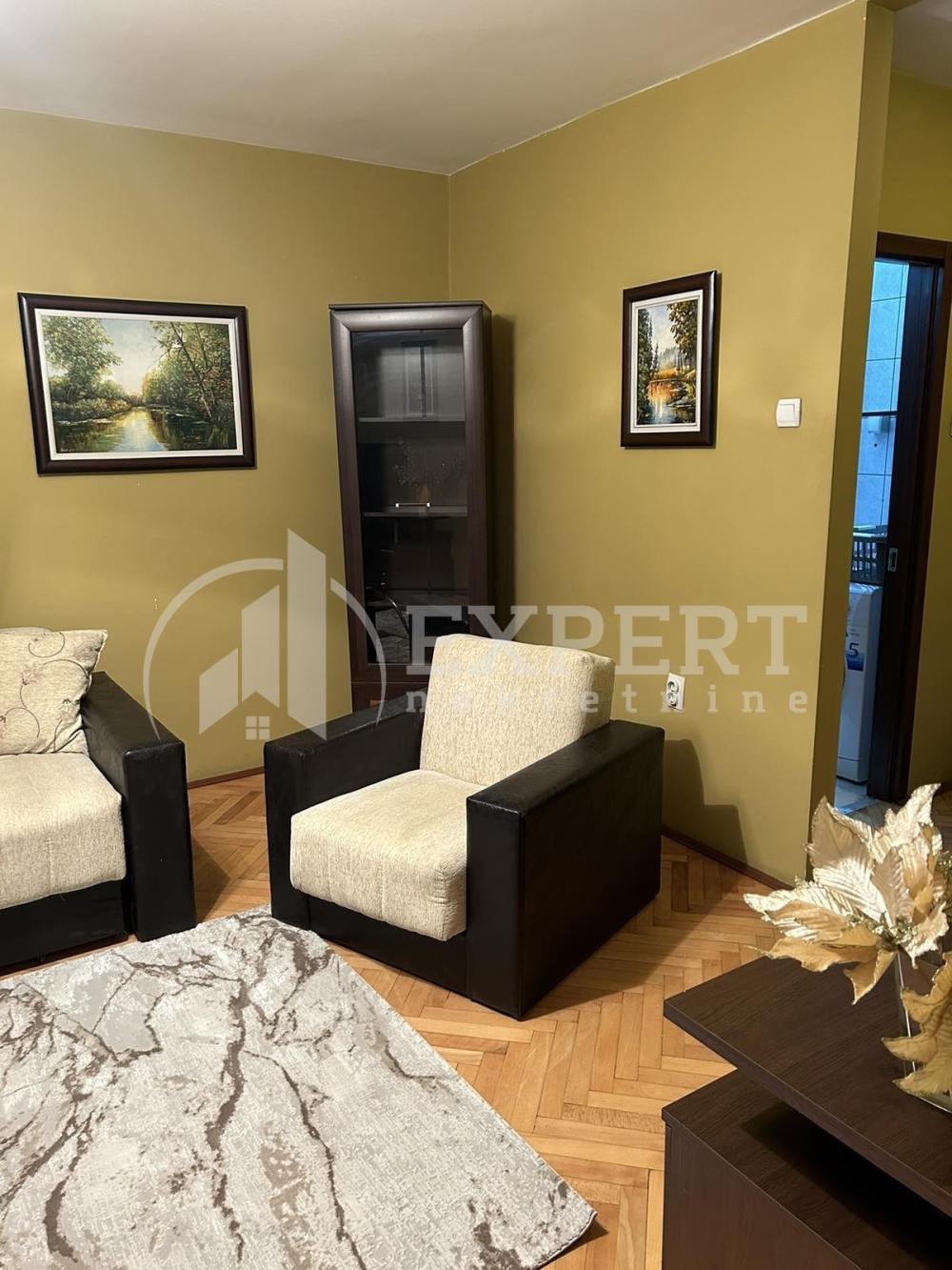 Slika 2 - Stan u zgradi, uknjižen, centralno grejanje, oglas ID p-014957