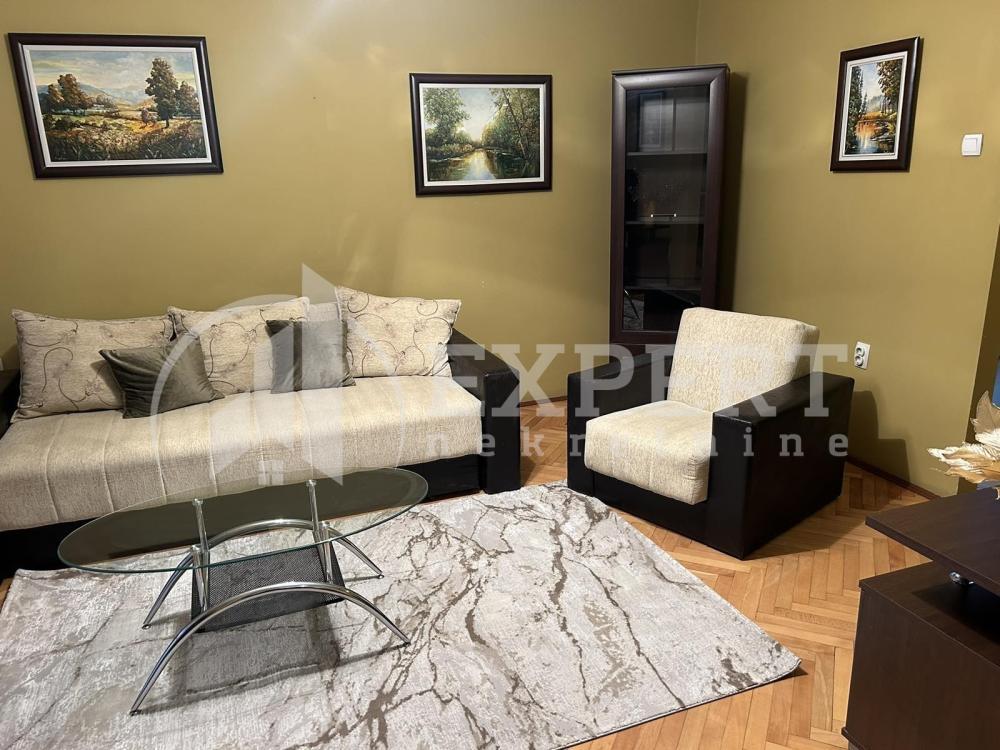 Glavna slika -Stan u zgradi, uknjižen, centralno grejanje, oglas ID p-014957