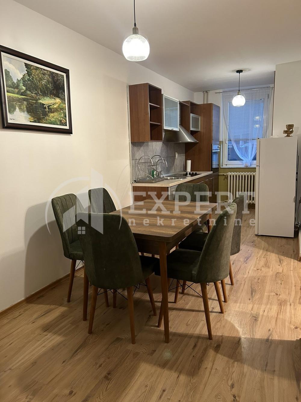 Slika 7 - Stan u zgradi, uknjižen, centralno grejanje, oglas ID p-014957