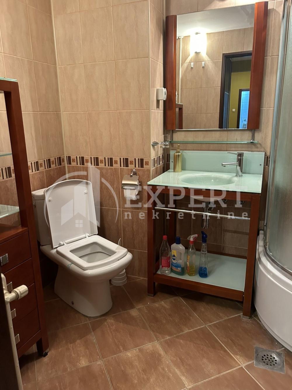 Slika 9 - Stan u zgradi, uknjižen, centralno grejanje, oglas ID p-014957