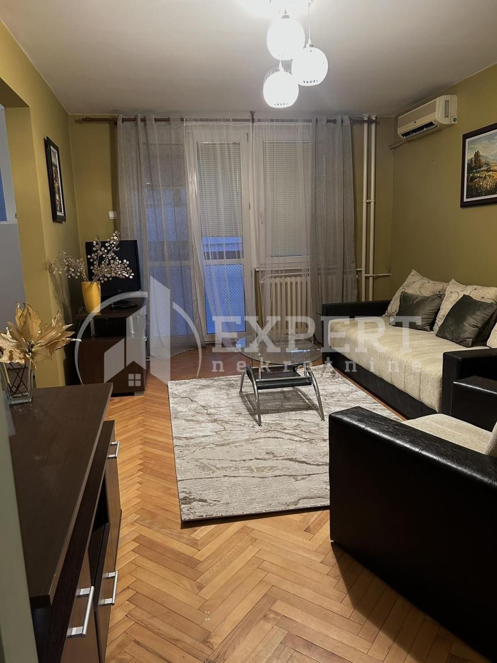 Slika 6 - Stan u zgradi, uknjižen, centralno grejanje, oglas ID p-014957