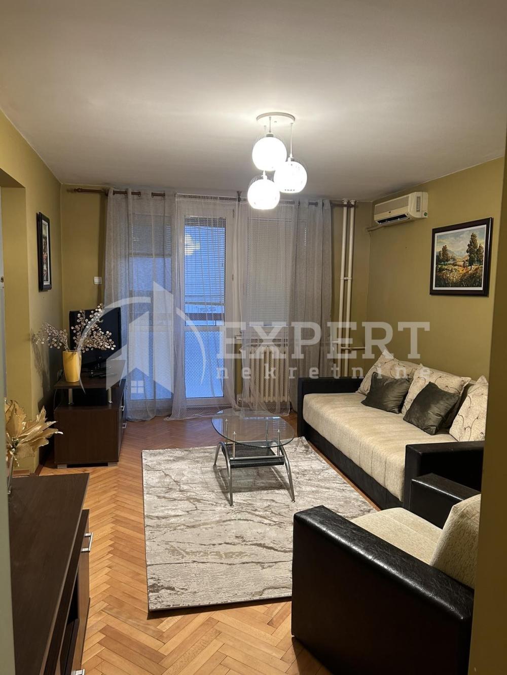 Slika 4 - Stan u zgradi, uknjižen, centralno grejanje, oglas ID p-014957