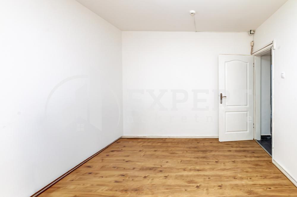 Slika 7 - Stan u zgradi, uknjižen, etažno grejanje, oglas ID p-014938