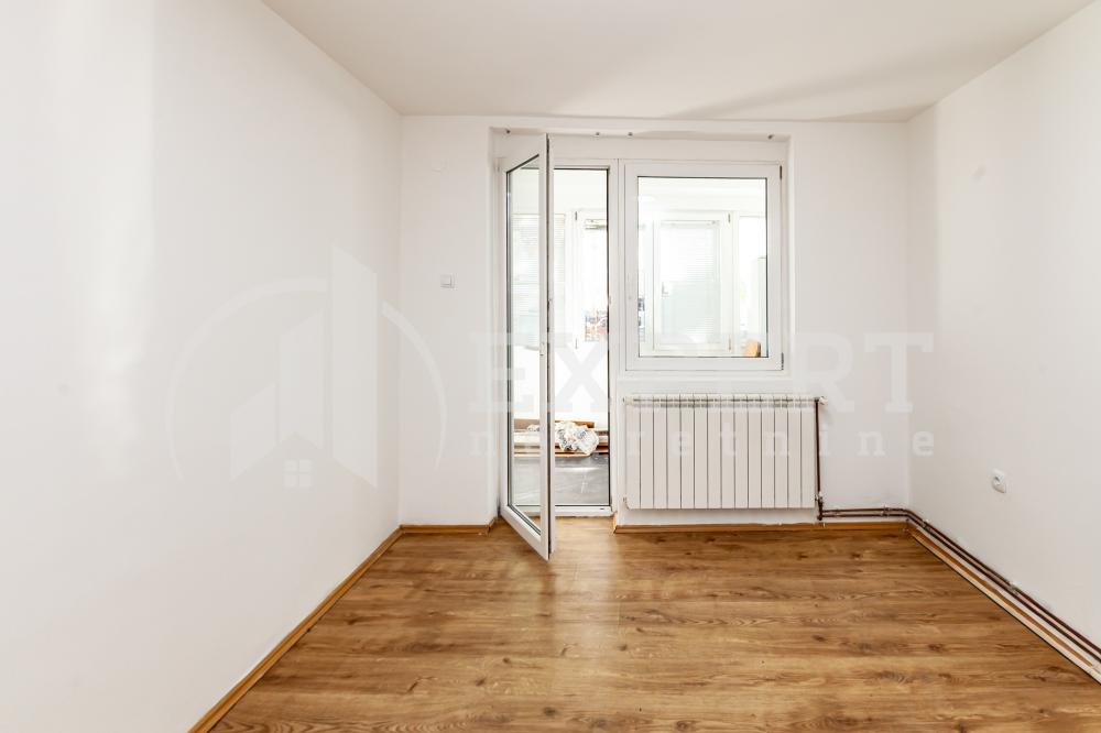 Slika 6 - Stan u zgradi, uknjižen, etažno grejanje, oglas ID p-014938