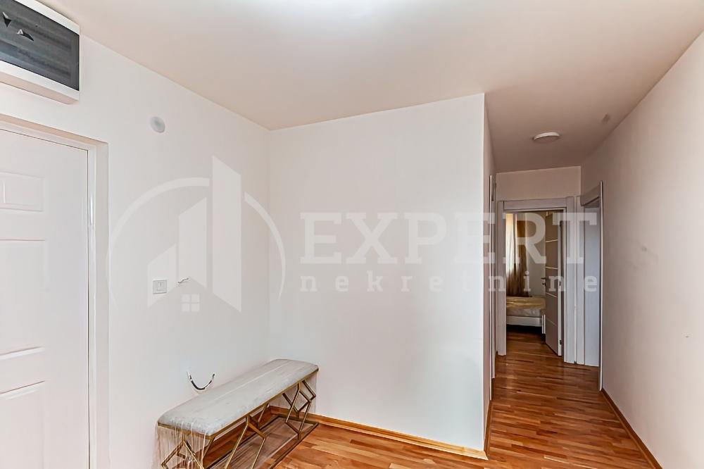 Slika 11 - Stan u zgradi, novogradnja, uknjižen, grejanje na struju, oglas ID p-013990