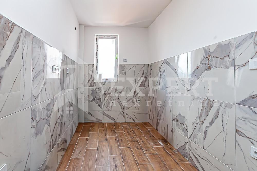 Slika 5 - Stan u zgradi, novogradnja, uknjižen, grejanje na struju, oglas ID p-013990