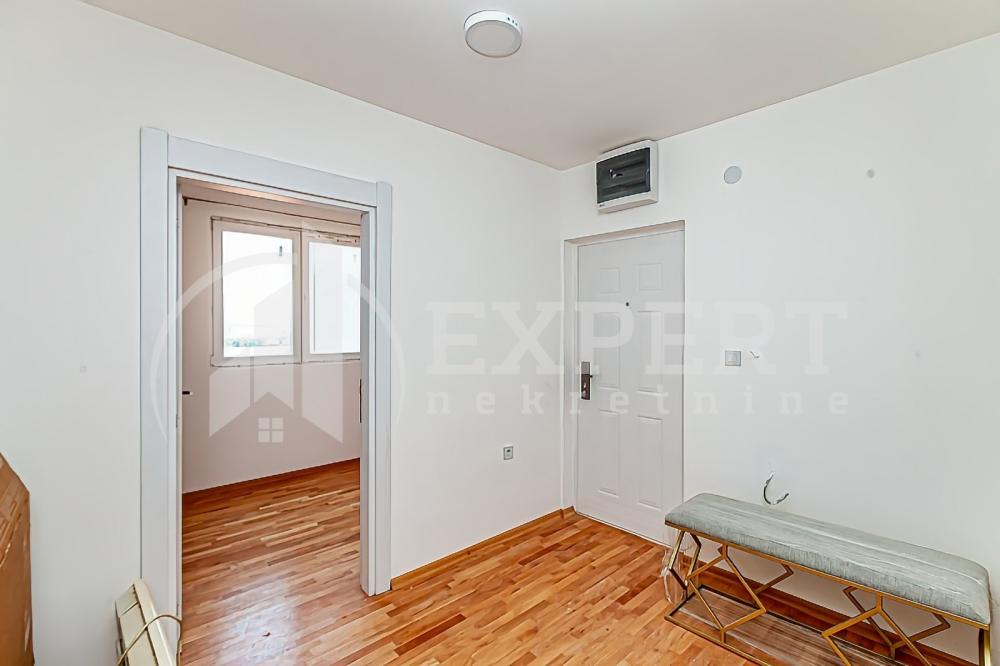 Slika 9 - Stan u zgradi, novogradnja, uknjižen, grejanje na struju, oglas ID p-013990