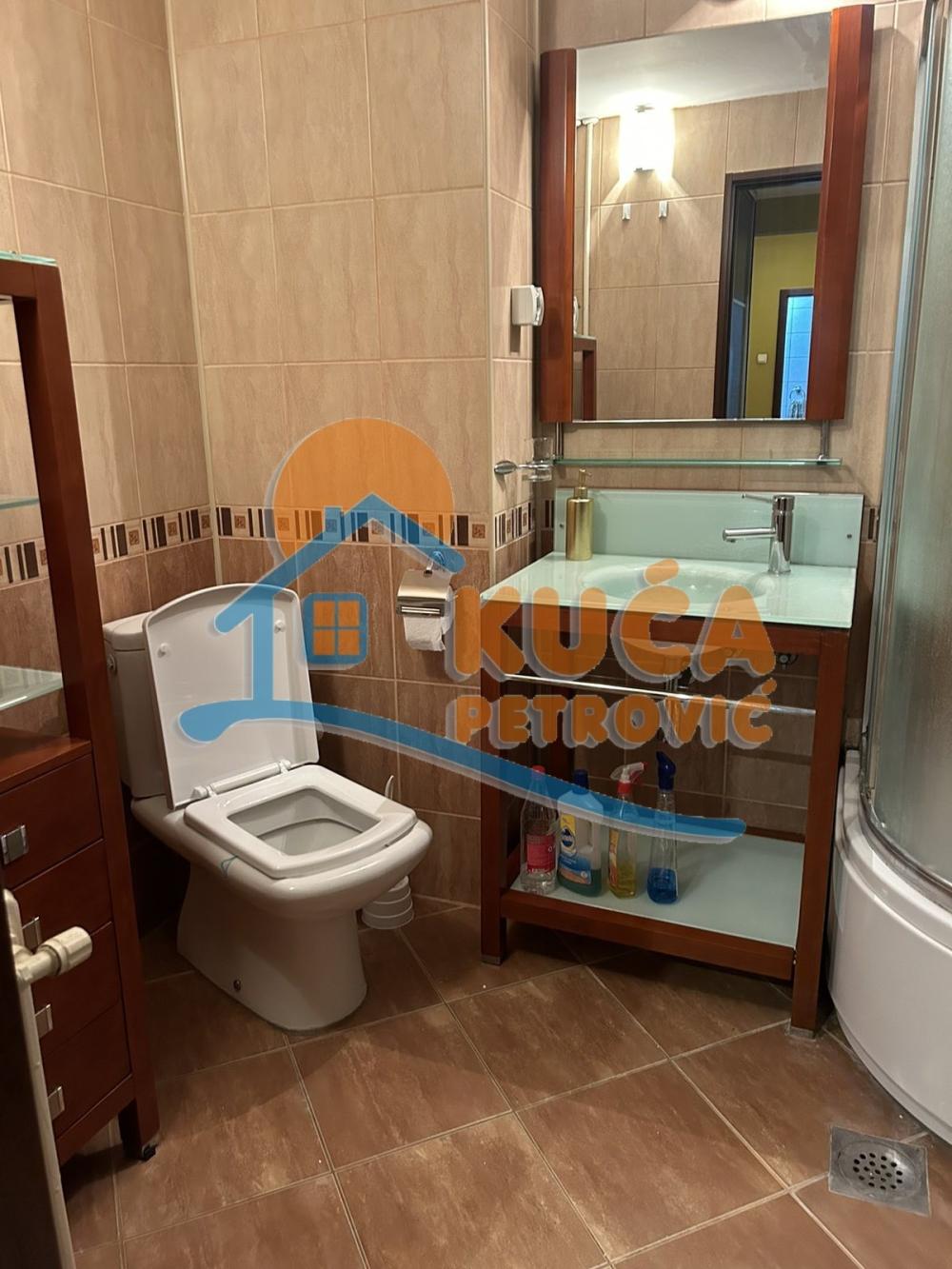 Slika 9 - Stan u zgradi, uknjižen, centralno grejanje, oglas ID p-014957