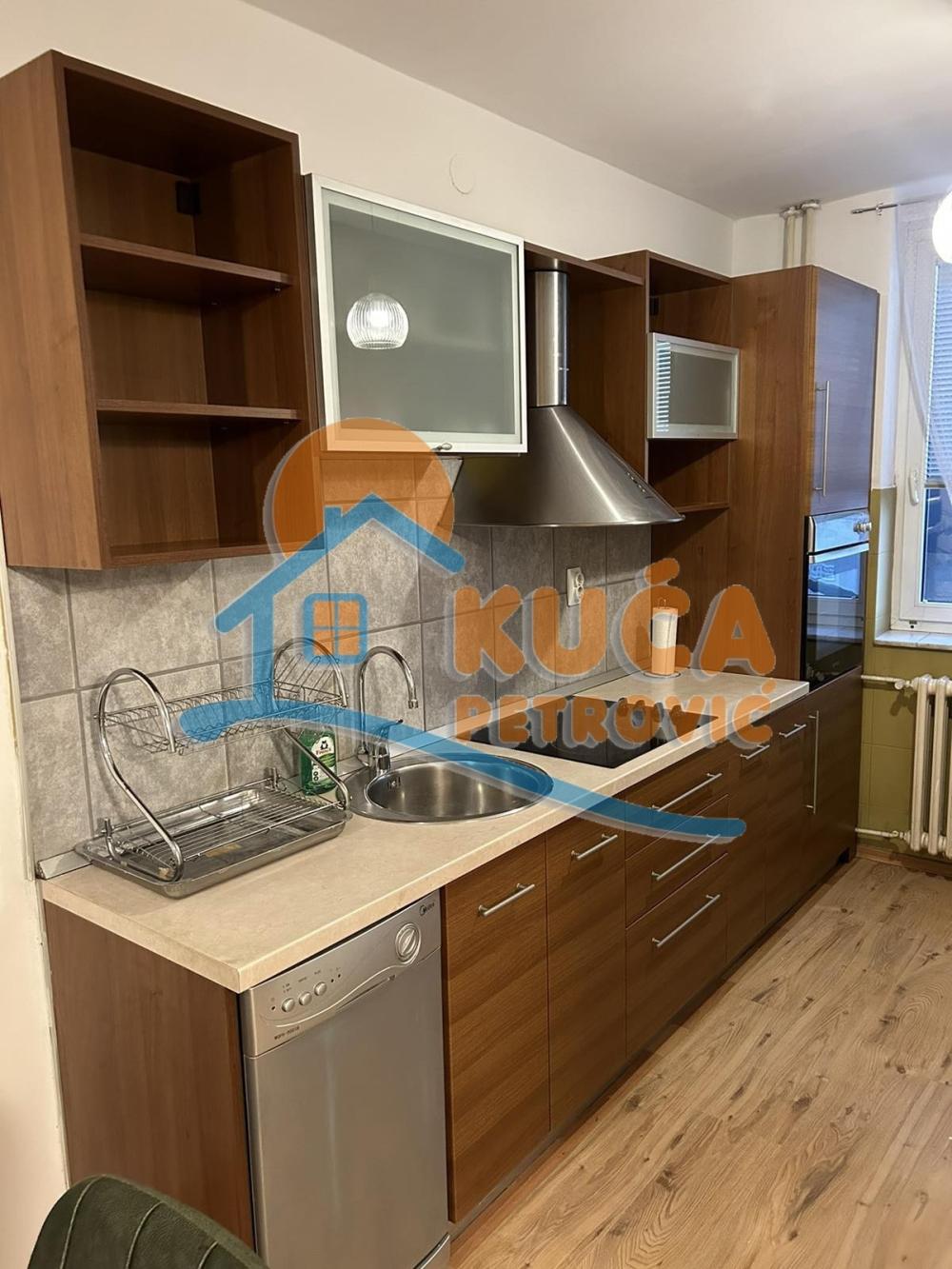 Slika 10 - Stan u zgradi, uknjižen, centralno grejanje, oglas ID p-014957