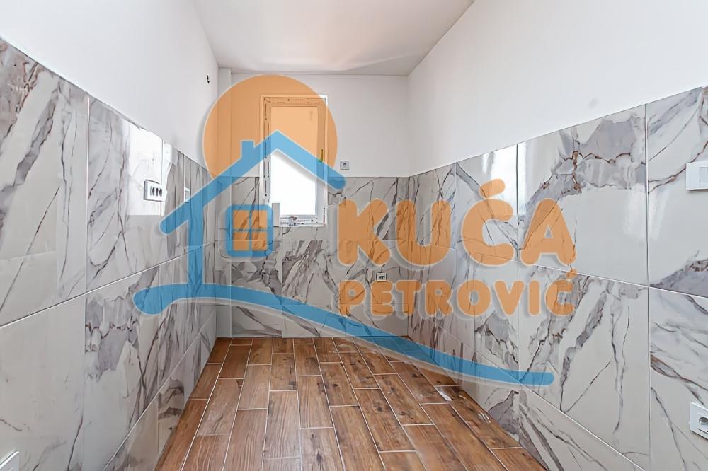 Slika 5 - Stan u zgradi, novogradnja, uknjižen, grejanje na struju, oglas ID p-013990