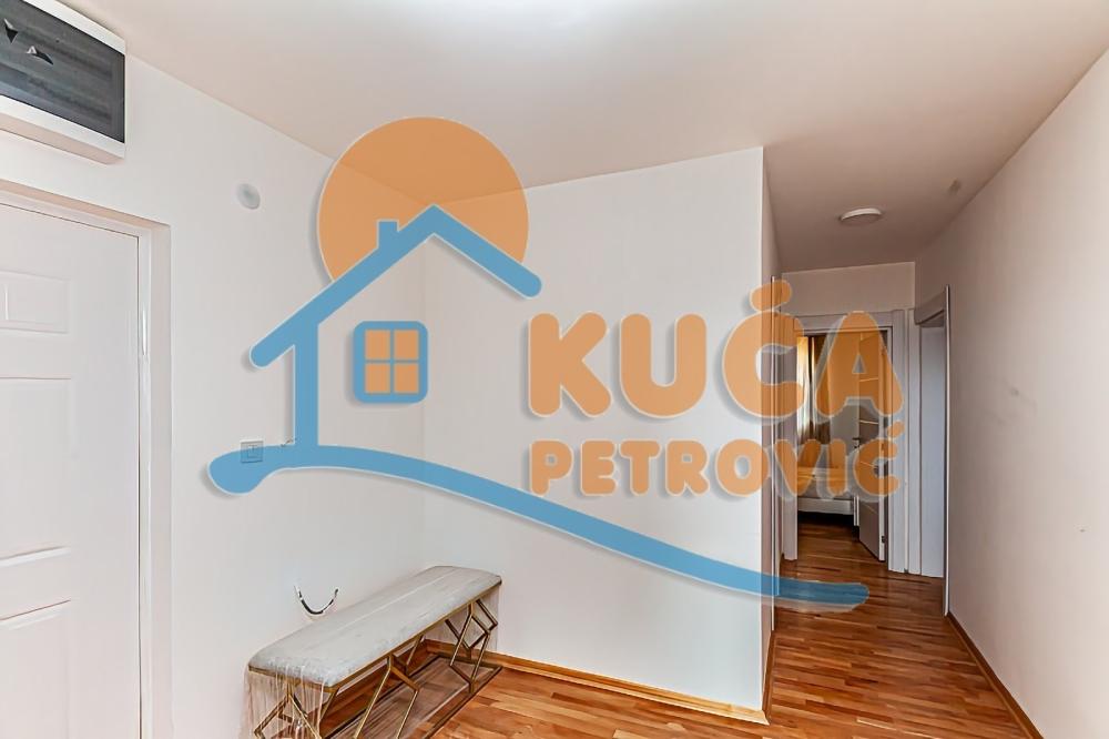 Slika 11 - Stan u zgradi, novogradnja, uknjižen, grejanje na struju, oglas ID p-013990