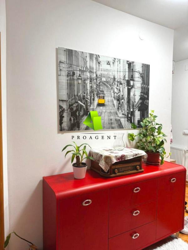 Slika 11 - Retko u ponudi-četvorosoban stan sa stvarima u centru ID#7241