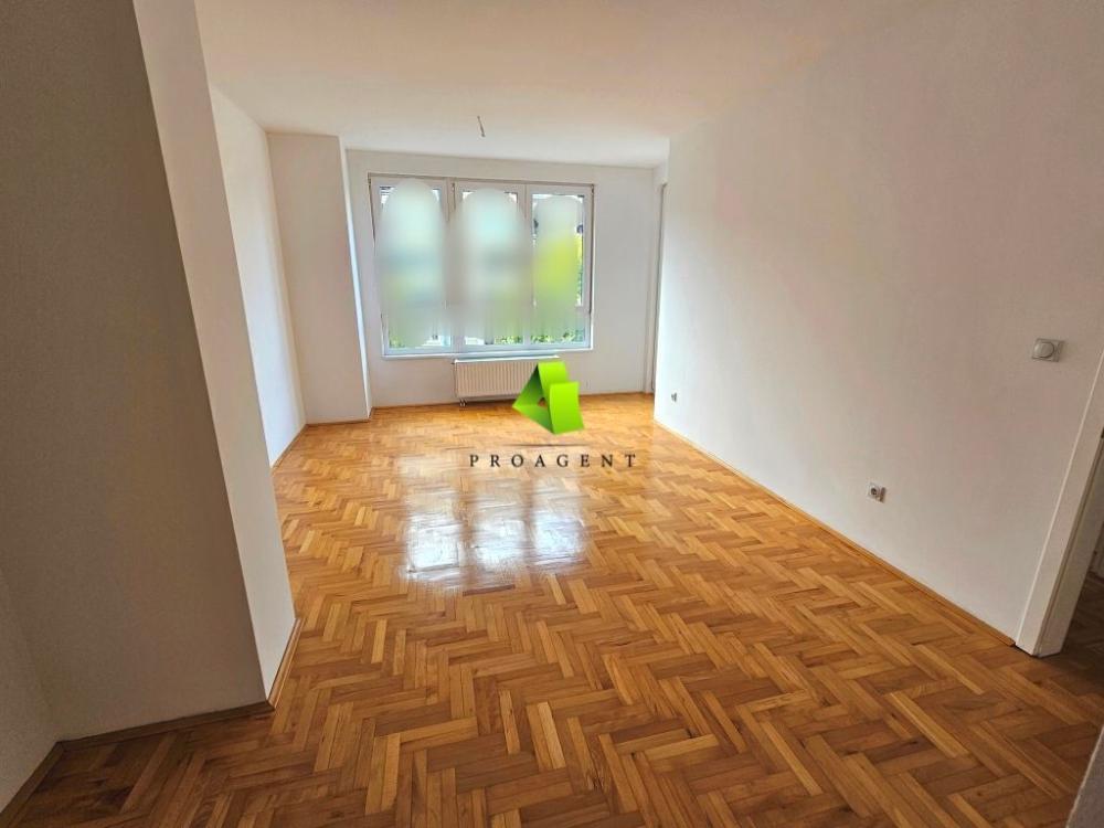 Slika 2 - Neuseljavan jednoiposoban stan u modernom stambenom kompleksu na atraktivnoj lokaciji na Bulevaru Nemanjića ID#7244