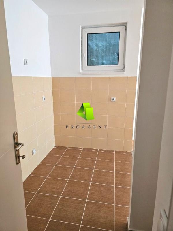 Slika 3 - Neuseljavan dvosoban stan u modernom stambenom kompleksu na atraktivnoj lokaciji na Bulevaru Nemanjića ID#7246