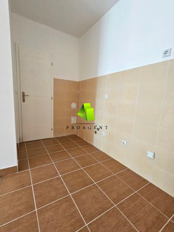 Slika 1 - Neuseljavan dvoiposoban stan u modernom stambenom kompleksu na atraktivnoj lokaciji na Bulevaru Nemanjića ID#7247