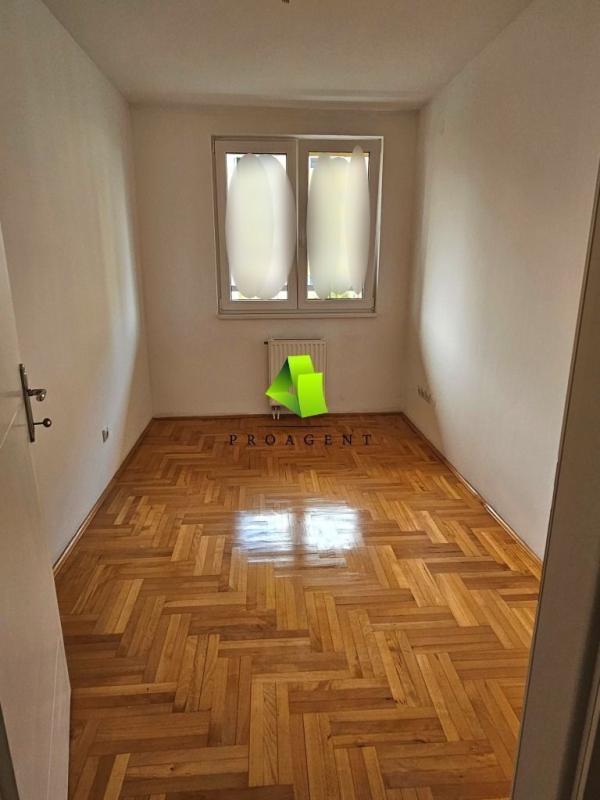 Slika 4 - Neuseljavan dvoiposoban stan u modernom stambenom kompleksu na atraktivnoj lokaciji na Bulevaru Nemanjića ID#7247