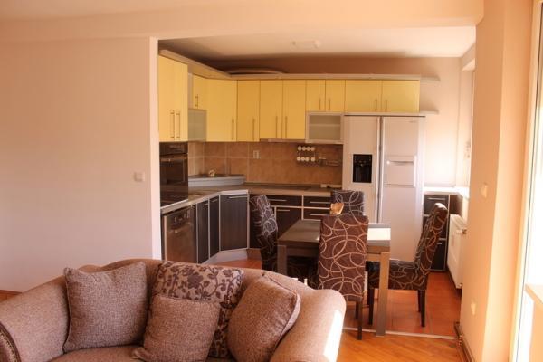 Glavna slika -Prodaja troiposobnog stana, U blizini Svetosavskog parka Niš, terasa, parking