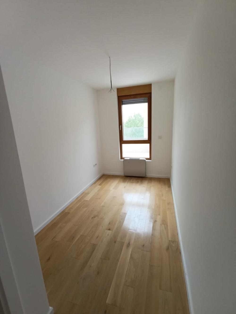 Slika 3 - Stan u zgradi, novogradnja, uknjižen, etažno grejanje, oglas ID 371472