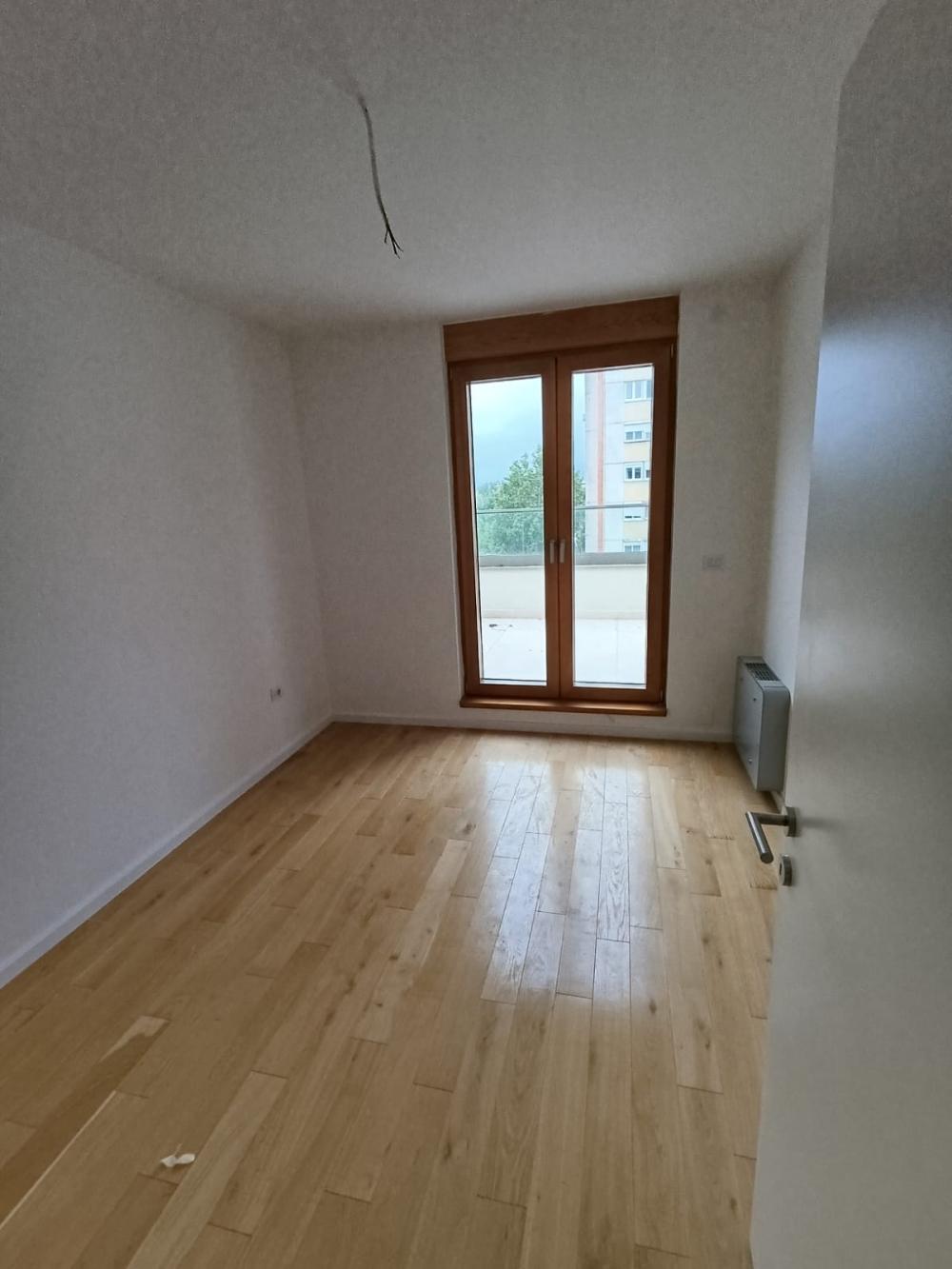 Slika 2 - Stan u zgradi, novogradnja, uknjižen, etažno grejanje, oglas ID 371472