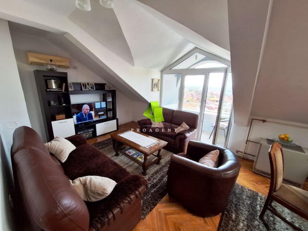 Glavna slika -Dvoiposoban stan sa stvarima u blizini OŠ ´Mika Antić´ ID#7281