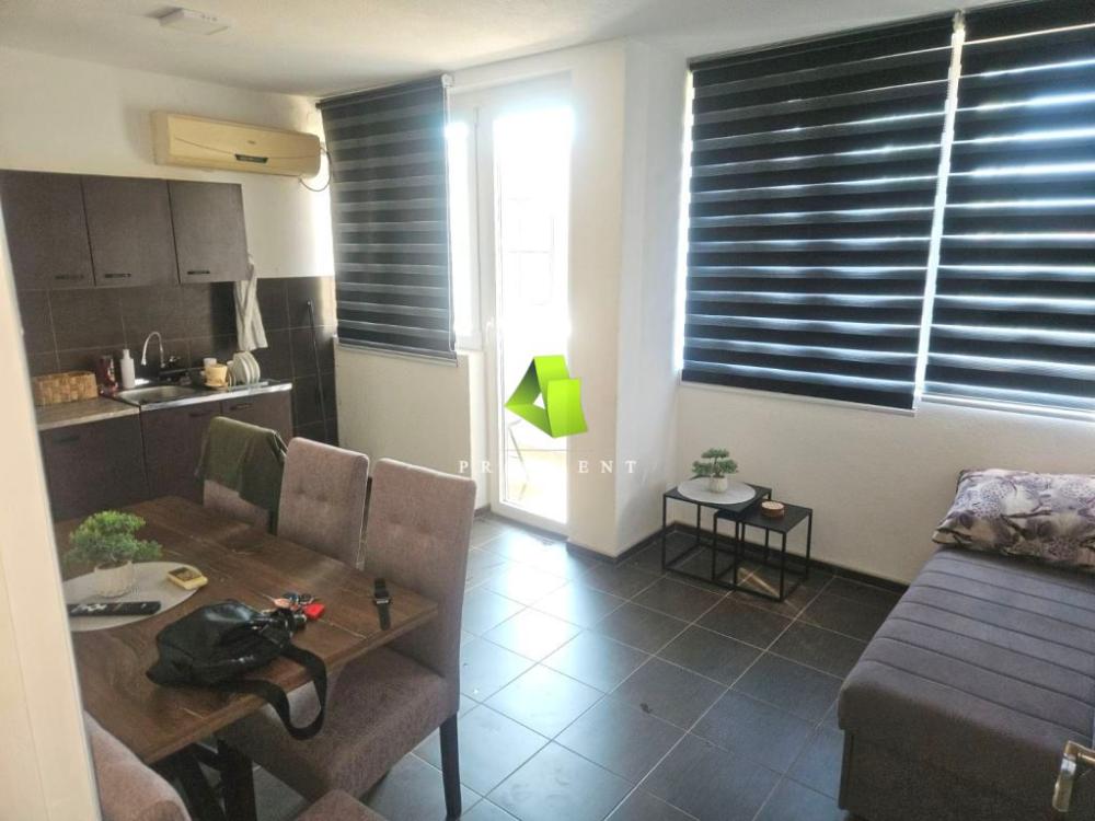 Slika 2 - Renoviran jednoiposoban stan sa stvarima na Apelovcu ID#7286