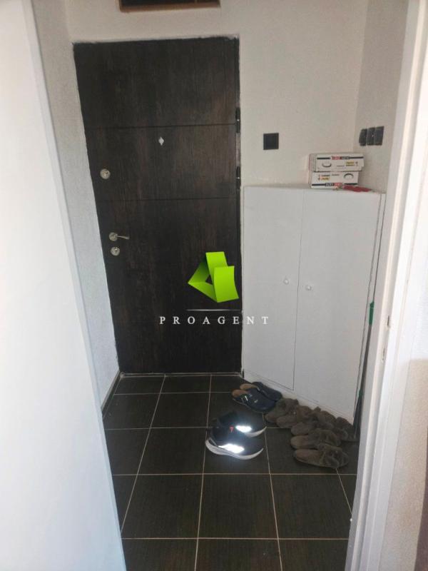 Slika 7 - Renoviran jednoiposoban stan sa stvarima na Apelovcu ID#7286