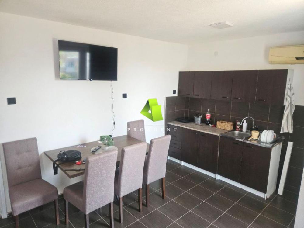 Slika 1 - Renoviran jednoiposoban stan sa stvarima na Apelovcu ID#7286