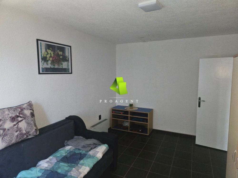 Slika 5 - Renoviran jednoiposoban stan sa stvarima na Apelovcu ID#7286