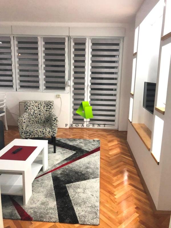 Slika 6 - Jednoiposoban stan sa nameštajem na odličnoj lokaciji na Crvenom pevcu ID#7315