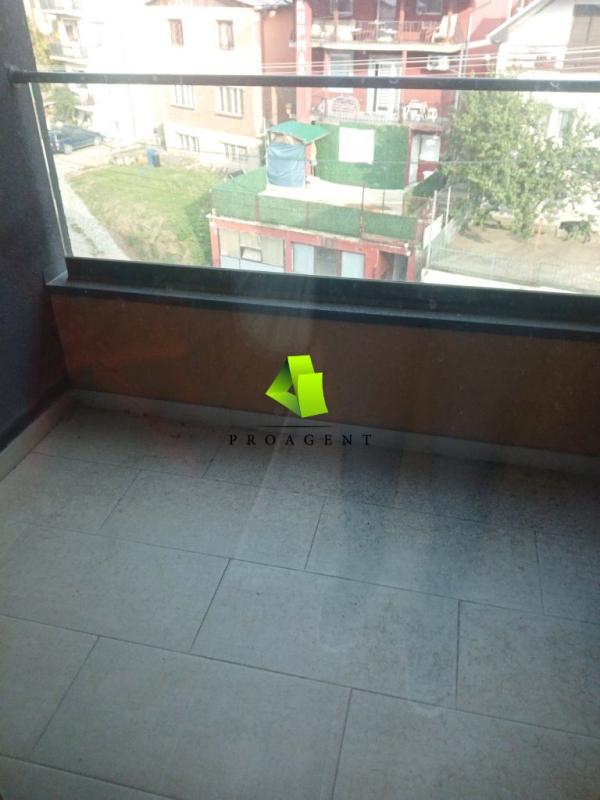 Slika 7 - Jednoiposoban stan sa stvarima u novoj zgradi na Paliluli ID#7317