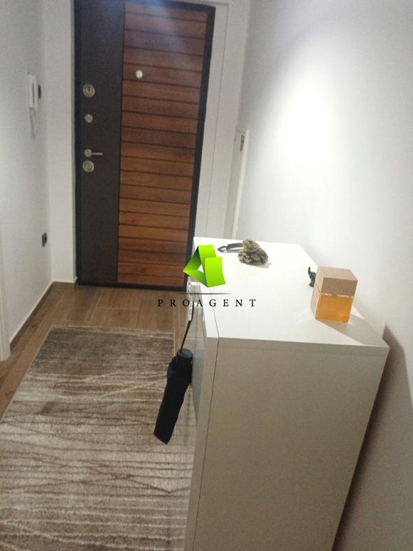 Slika 5 - Jednoiposoban stan sa stvarima u novoj zgradi na Paliluli ID#7317