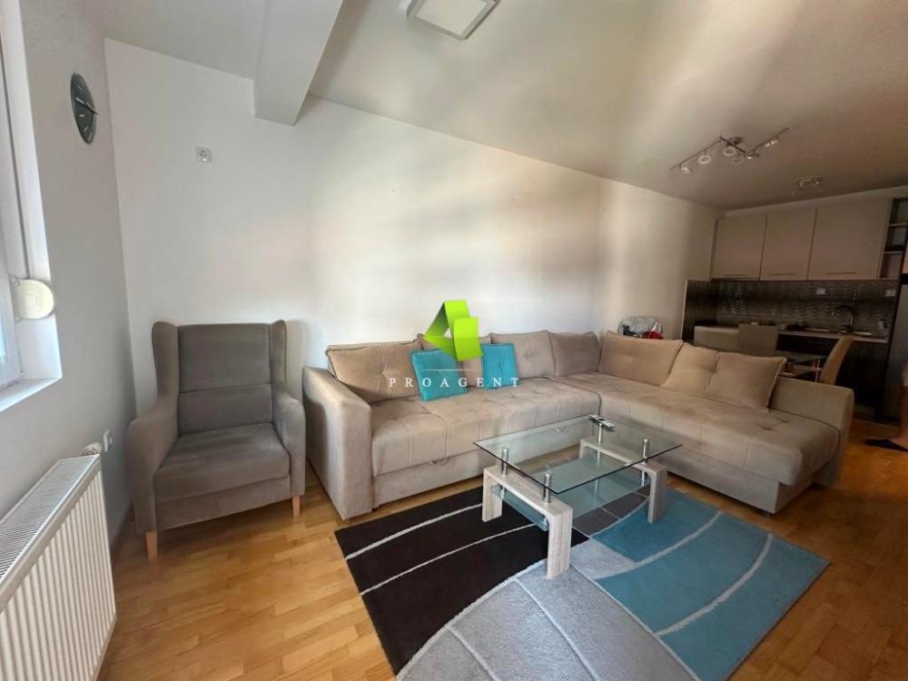 Slika 1 - Retko u ponudi- jednoiposoban stan sa stvarima  u centru ID#7325