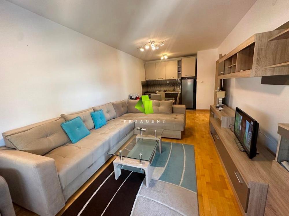 Slika 2 - Retko u ponudi- jednoiposoban stan sa stvarima  u centru ID#7325