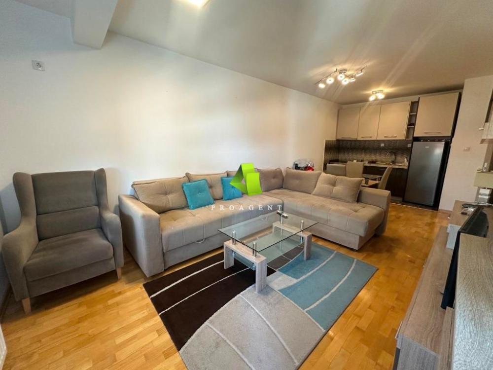 Glavna slika -Retko u ponudi- jednoiposoban stan sa stvarima  u centru ID#7325