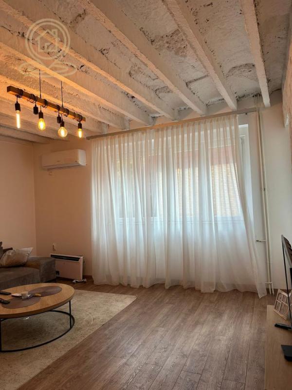 Slika 1 - Na prodaju trosoban stan u srcu Niša sa garažnim mestom