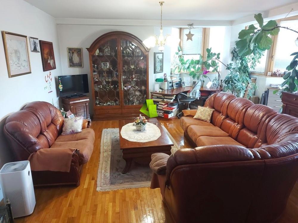 Slika 2 - Luksuzan porodičan troiposoban stan u centru ID#7348