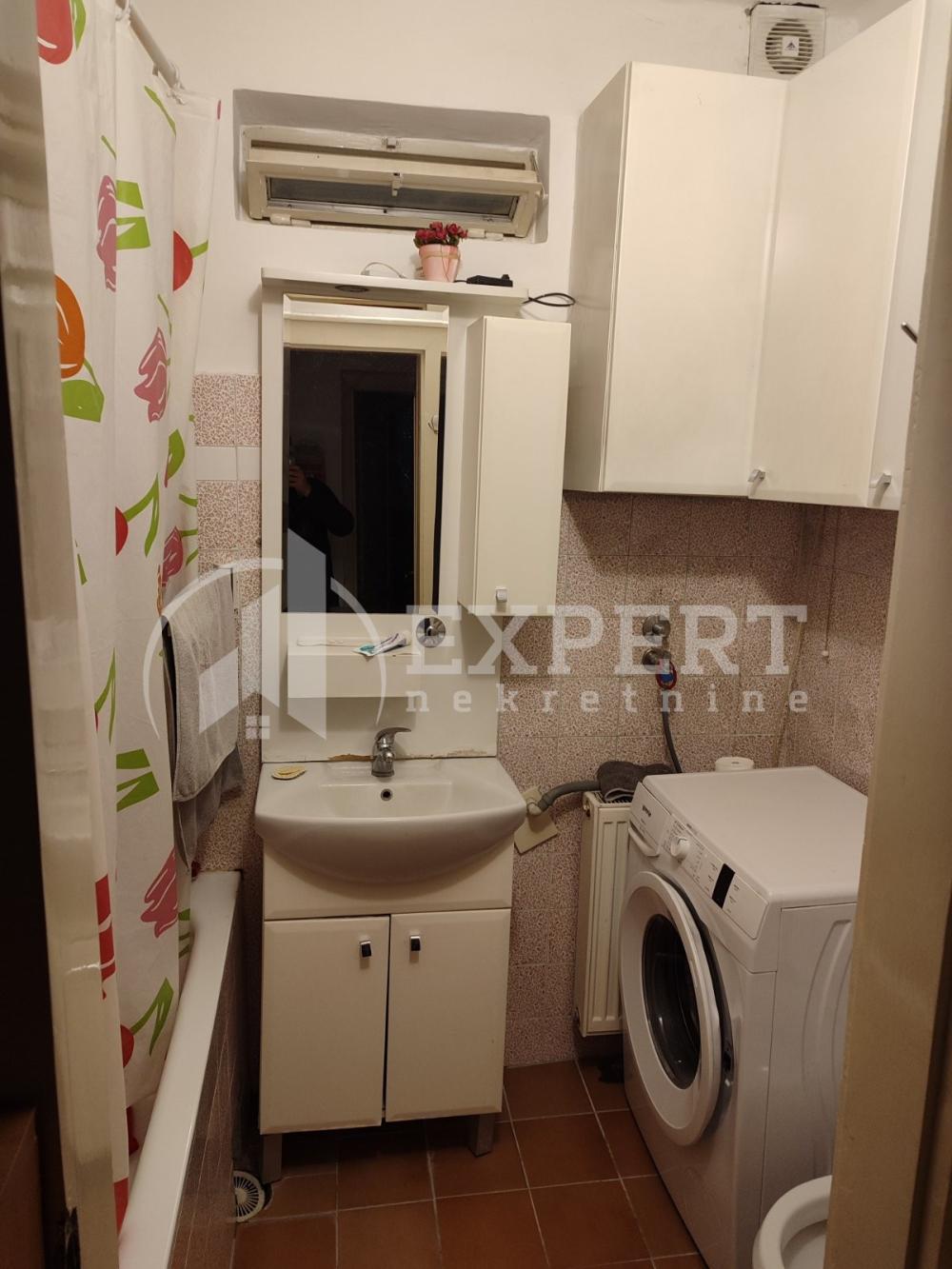 Slika 8 - Stan u zgradi, uknjižen, centralno grejanje, oglas ID p-015098