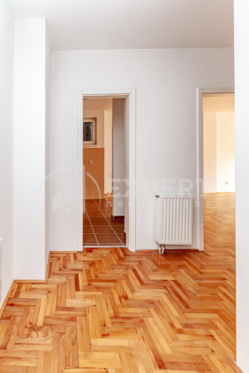 Slika 5 - Stan u zgradi, novogradnja, uknjižen, grejanje na struju, oglas ID p-015085