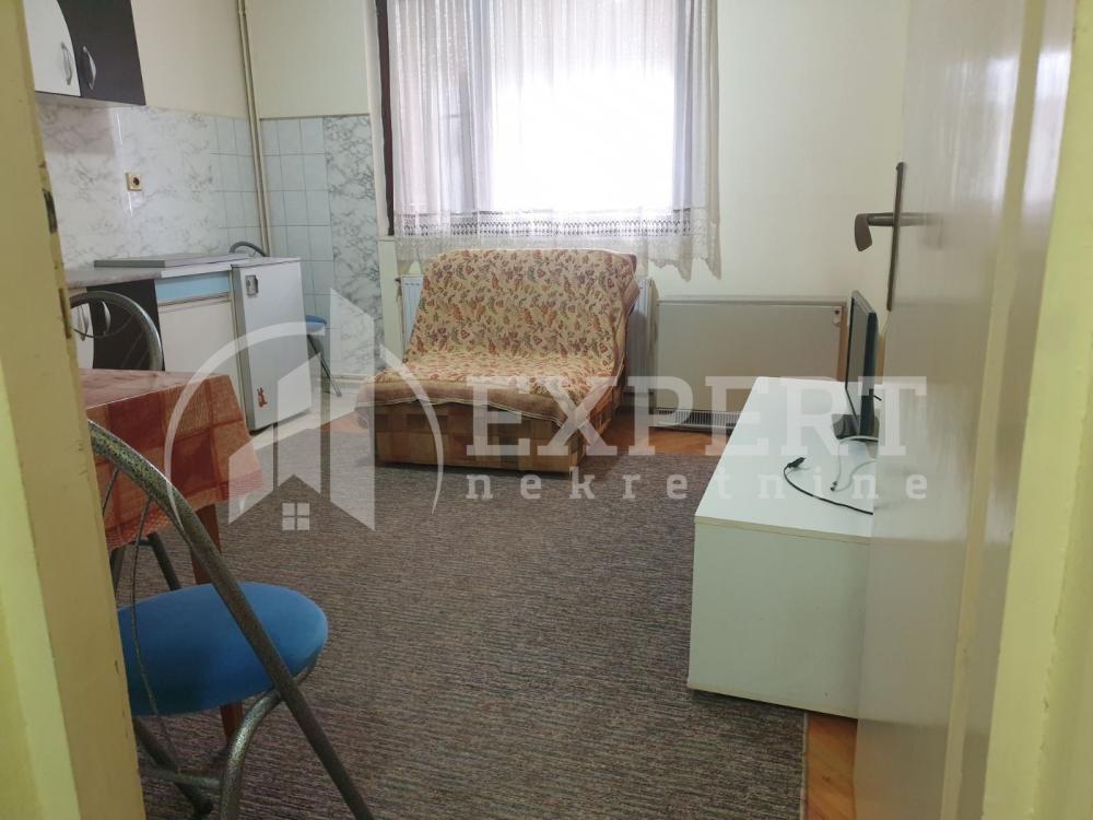 Slika 1 - Stan u zgradi, oglas ID p-015129