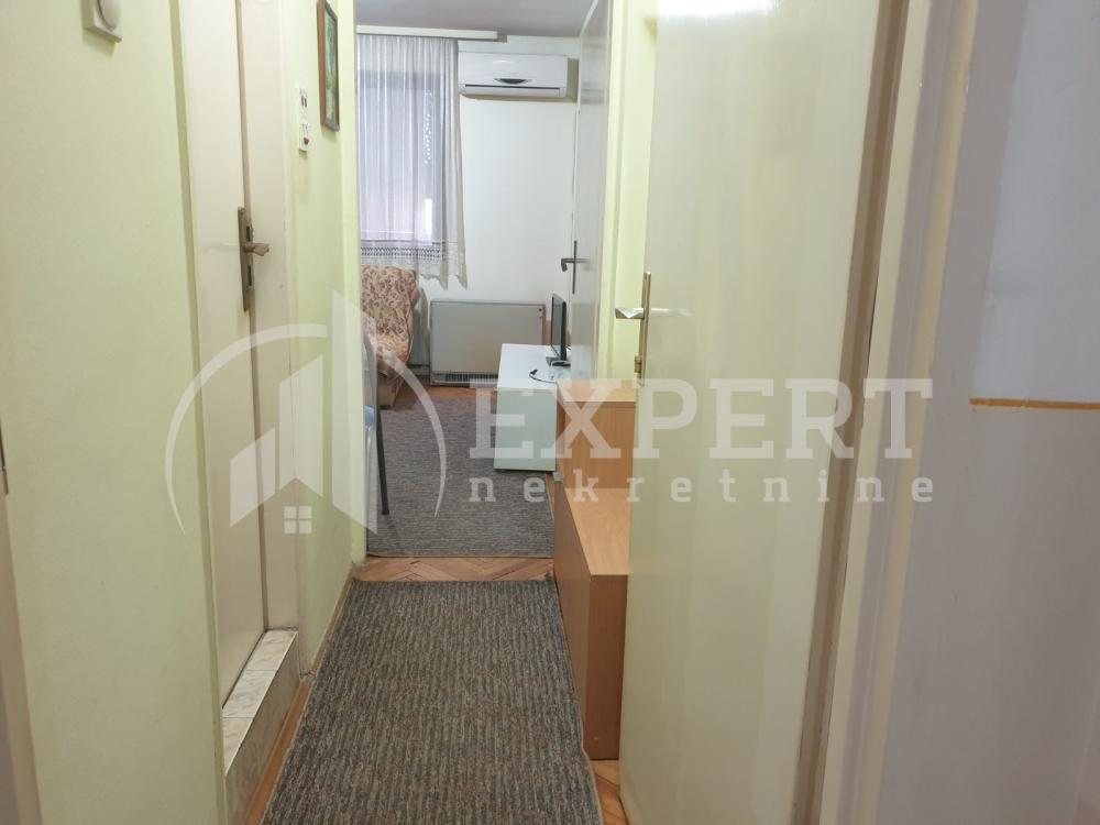 Glavna slika -Stan u zgradi, oglas ID p-015129