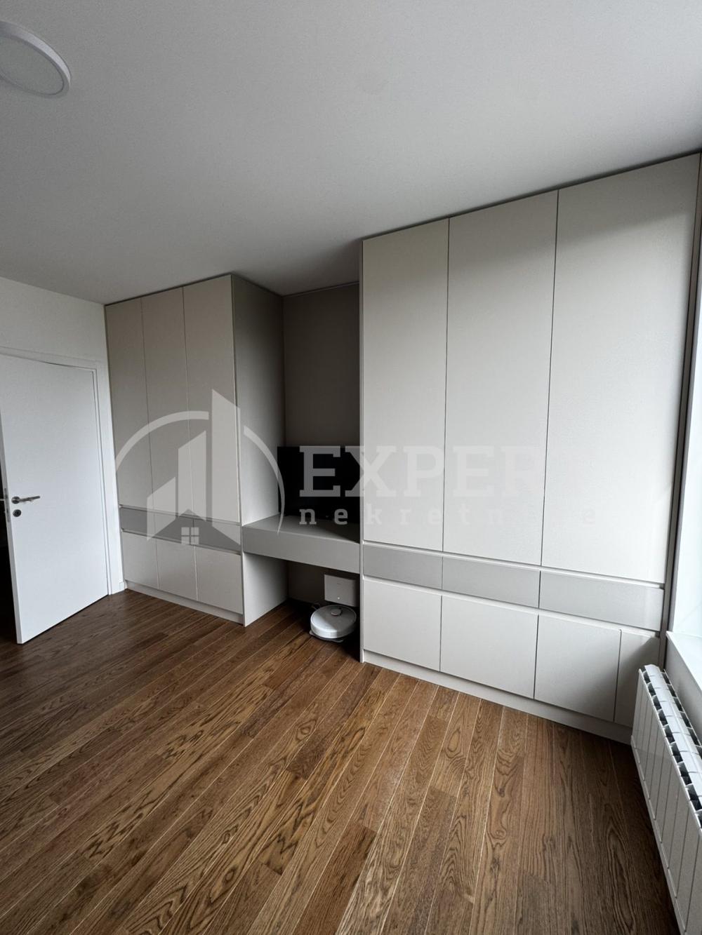 Slika 7 - Stan u zgradi, novogradnja, uknjižen, centralno grejanje, oglas ID p-015202