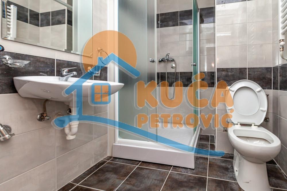 Slika 5 - Stan u zgradi, novogradnja, uknjižen, grejanje na struju, oglas ID p-015083