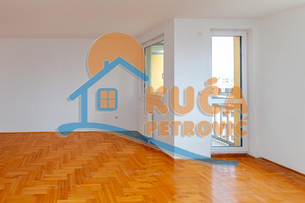 Slika 2 - Stan u zgradi, novogradnja, uknjižen, grejanje na struju, oglas ID p-015083