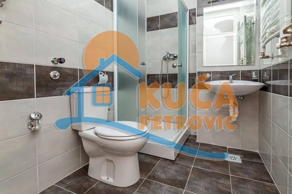 Slika 7 - Stan u zgradi, novogradnja, uknjižen, grejanje na struju, oglas ID p-015084