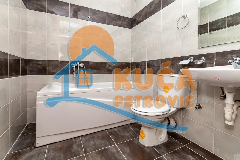 Slika 6 - Stan u zgradi, novogradnja, uknjižen, grejanje na struju, oglas ID p-015085