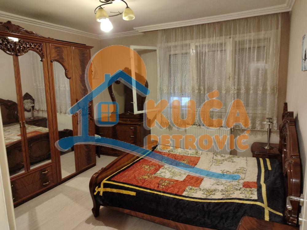 Slika 6 - Stan u zgradi, uknjižen, centralno grejanje, oglas ID p-015098