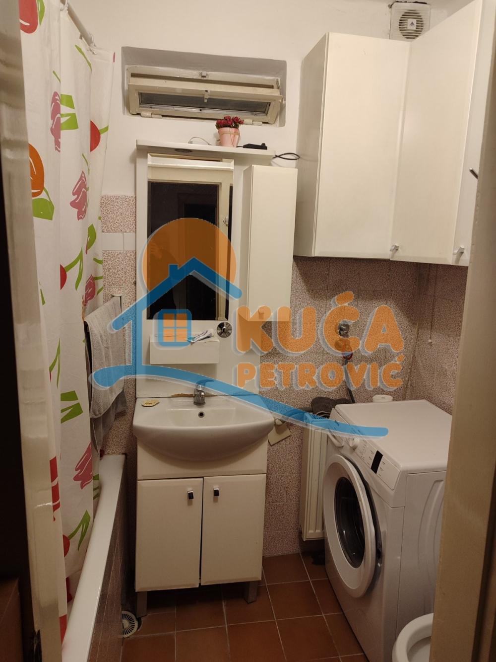 Slika 8 - Stan u zgradi, uknjižen, centralno grejanje, oglas ID p-015098