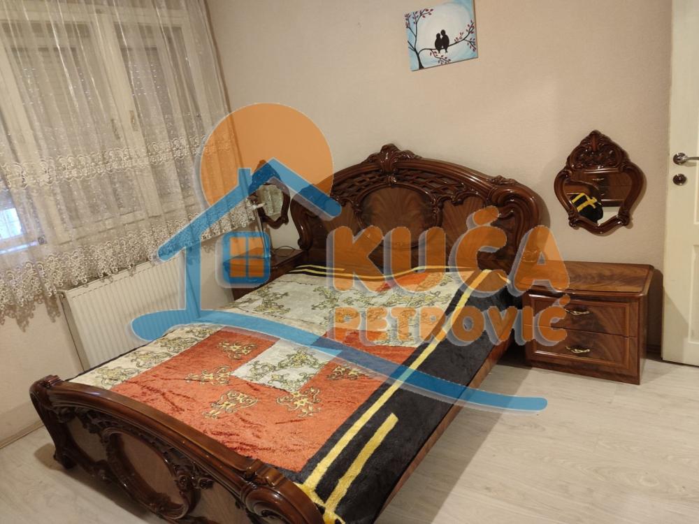 Slika 9 - Stan u zgradi, uknjižen, centralno grejanje, oglas ID p-015098