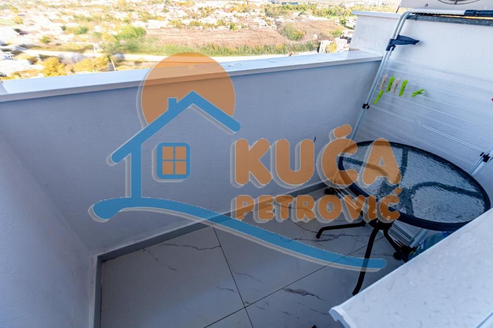 Slika 10 - Stan u zgradi, uknjižen, centralno grejanje, oglas ID p-015115